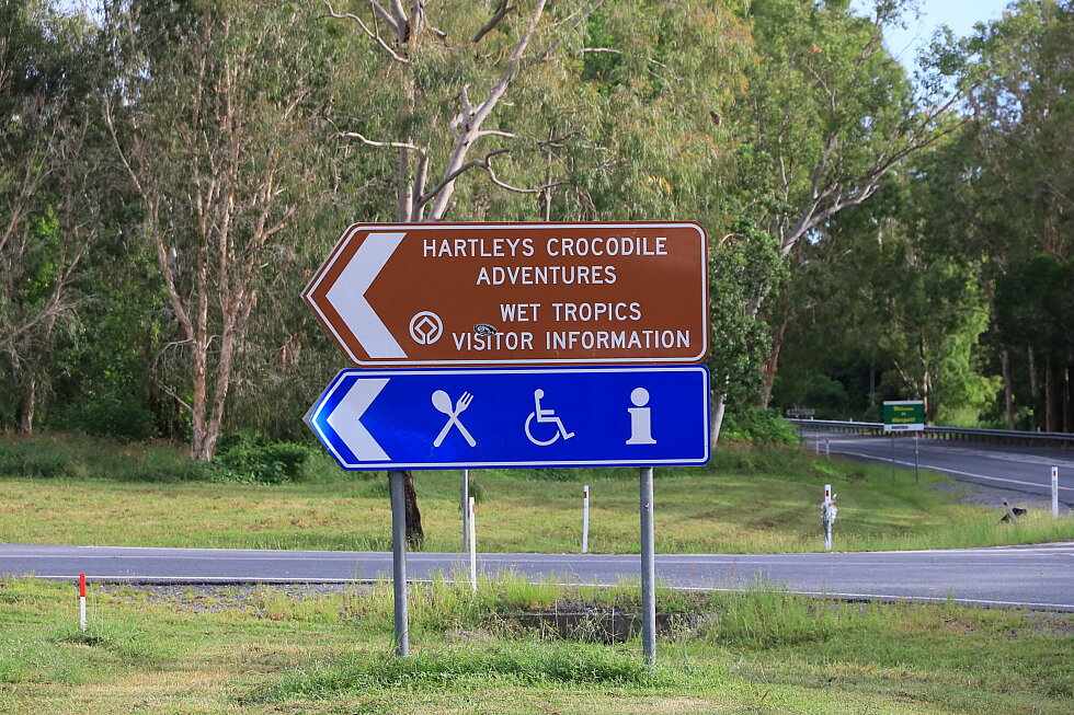 3.Signage-from-Cairns-to-Hartley-s-Crocodile-Adventures