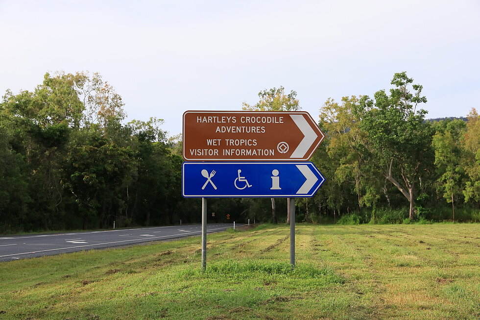 4.Signage-from-Port-Douglas-to-Hartley-s-Crocodile-Adventures